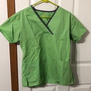 WONDERWINK Green scrub top